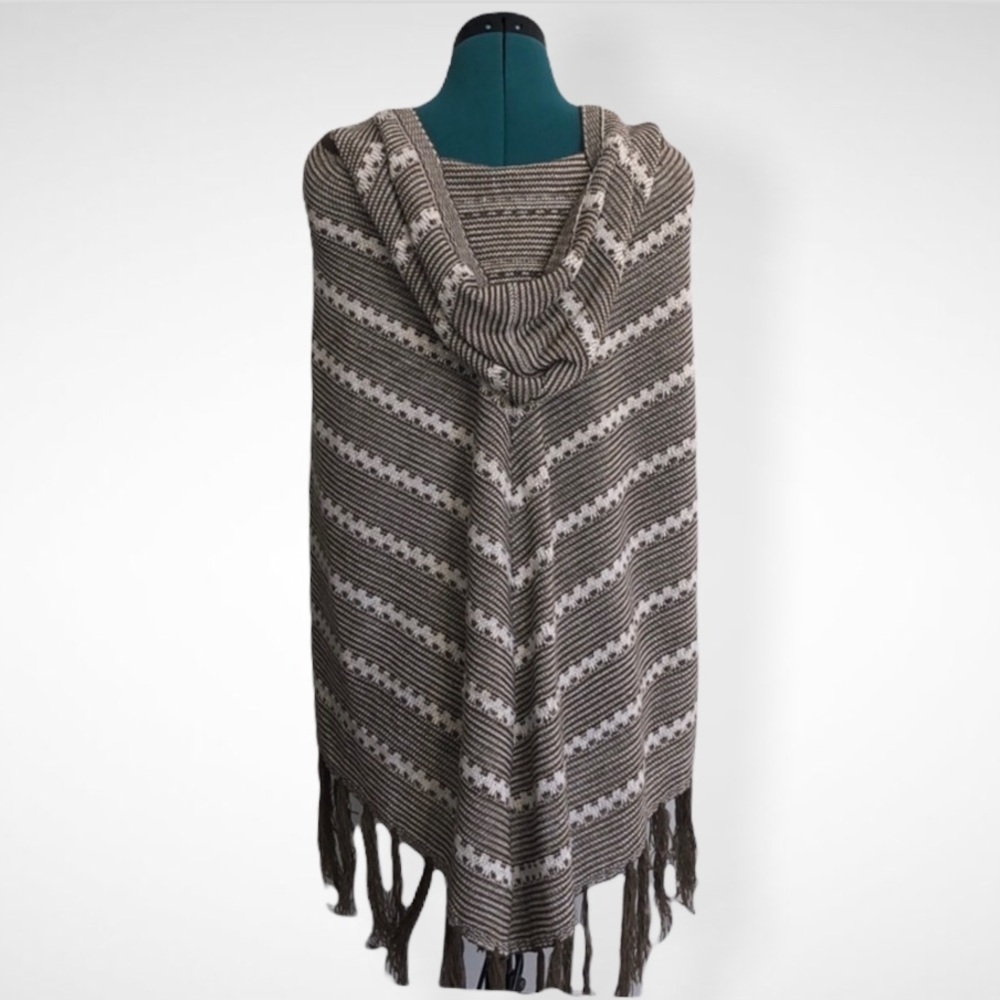 BCBG MAXAZRIA Poncho - Picture 3 of 6